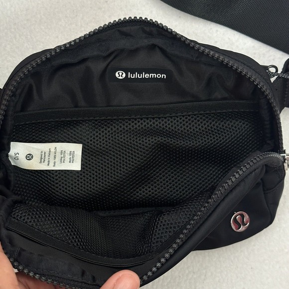 Lululemon Everywhere Belt Bag Crossbody Strap Extended 1L Black - Picture 6 of 11